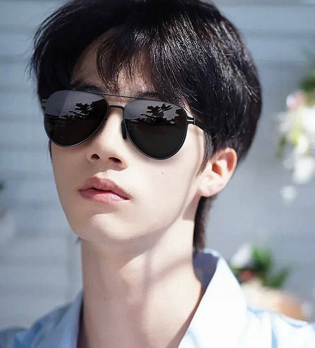 Lv 2025新款男女情侣款太阳镜多边形墨镜Ip电镀永不褪色 超轻超有弹性整幅眼镜无螺丝重要的是压不坏 高清尼龙镜片、精湛的工艺 原版材料 休闲大气不挑人的一款