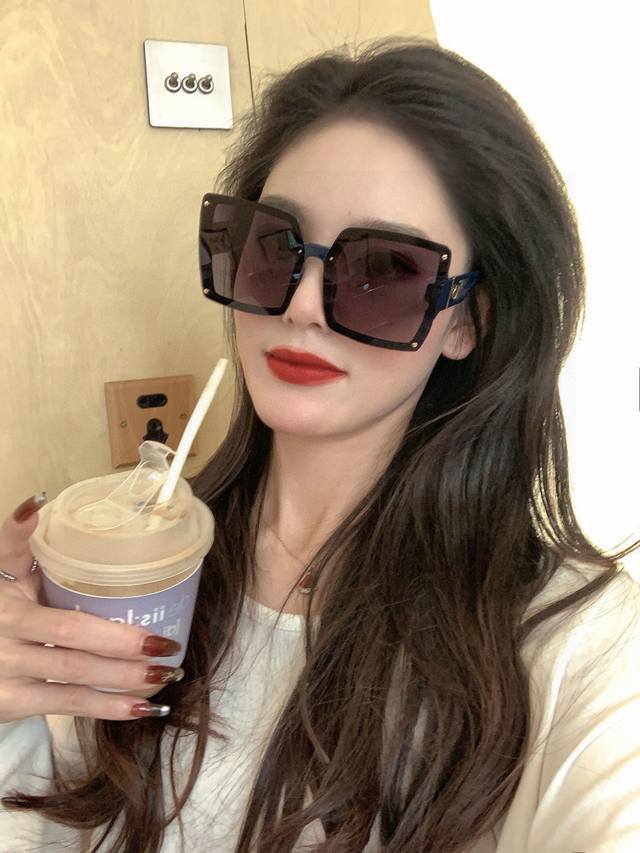 Tr版本-偏光 独家大牌太阳镜无滤镜实拍上架 Dior官网最新发布新款太阳镜，注意我们是高清镜片 型号：Cd8880