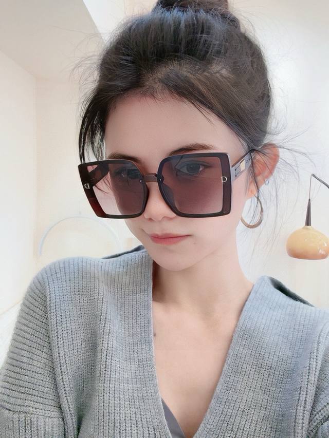 Dior-迪奥 开春新款 潮流爆款 时尚方框偏光太阳镜 高品质 佩戴舒适 网红潮款墨镜 型号 Cd0971