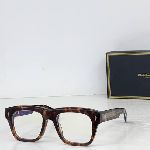 变色 Jacques Marie Mage 日本手工眼镜 Cash 太阳镜的设计灵感源自约翰尼 卡什 Johnny Cash 1965 年被捕时所戴的太阳镜。