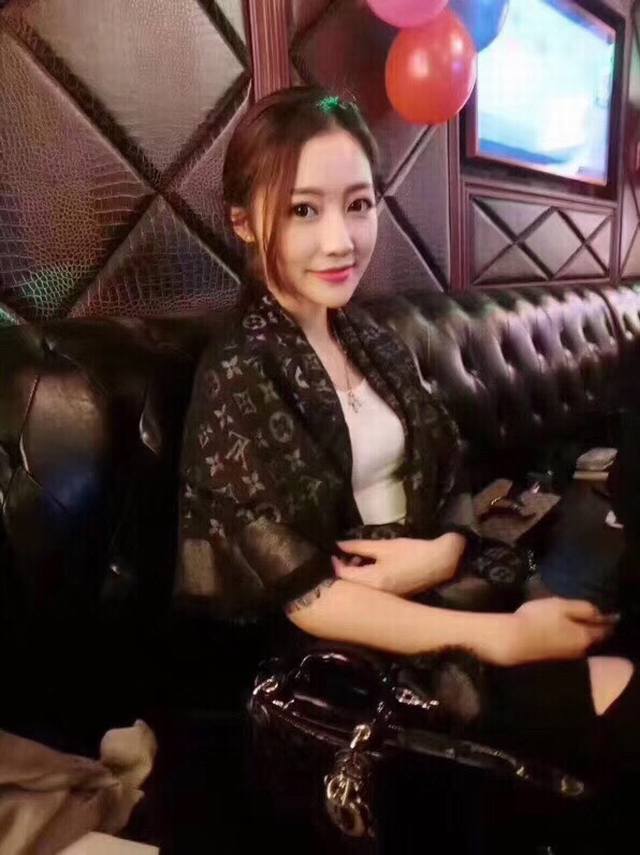 彩线 专柜款号 商标 洗水麥 吊牌 三码合一 少一个都是仿版 这个货让我说什么好呢 集所有优点于一身 如果这样还需要去赞美的话 那不是我失败 只能说你见得太少了