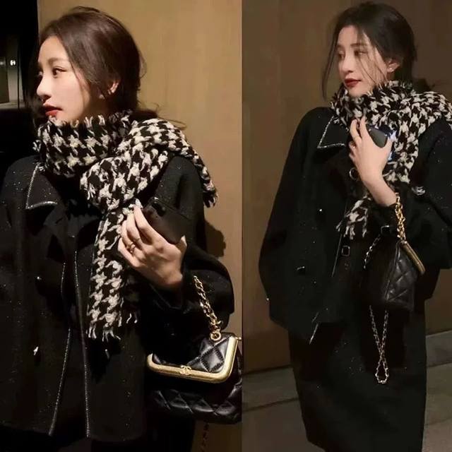 Dior新款姑娘们出来炸街啦 黑色系色调真的无敌经典了。不是俗气的漂白。就本色调，带点米的高级配色。～百分百纯山羊绒～ 规格38*186 千鸟格围巾，让人爱不释