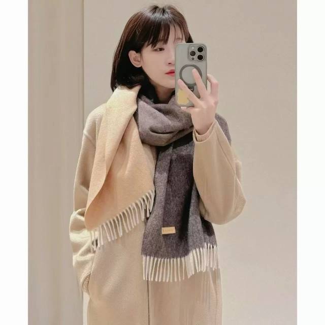 罗意威 男女围巾 怒赞自留，难得的高端男款！家属福利！巴宝莉非常正的男士围巾~面料大爱，非常柔软细腻舒服，轻度水波纹！大气简约，超级好看的男神配色，任何男生都会