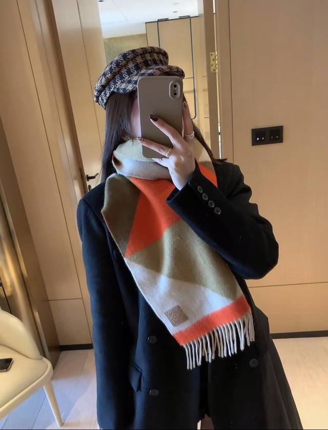 新款罗意威，很幸運拿到這個品牌的東西，真的不多見，很少在國內做訂單，款式真的少的可怜羅意威作為西班牙的頂尖奢侈品牌，秉承傳統，技藝，熱誠，散髮獨特的西班牙貴族氣