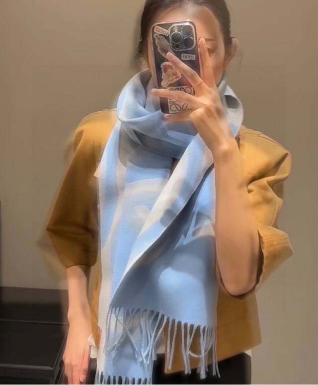 顶级原单男女款罗意威很幸運拿到這個品牌的東西，真的不多見，很少在國內做訂單，款式真的少的可怜羅意威作為西班牙的頂尖奢侈品牌，秉承傳統，技藝，熱誠，散髮獨特的西班