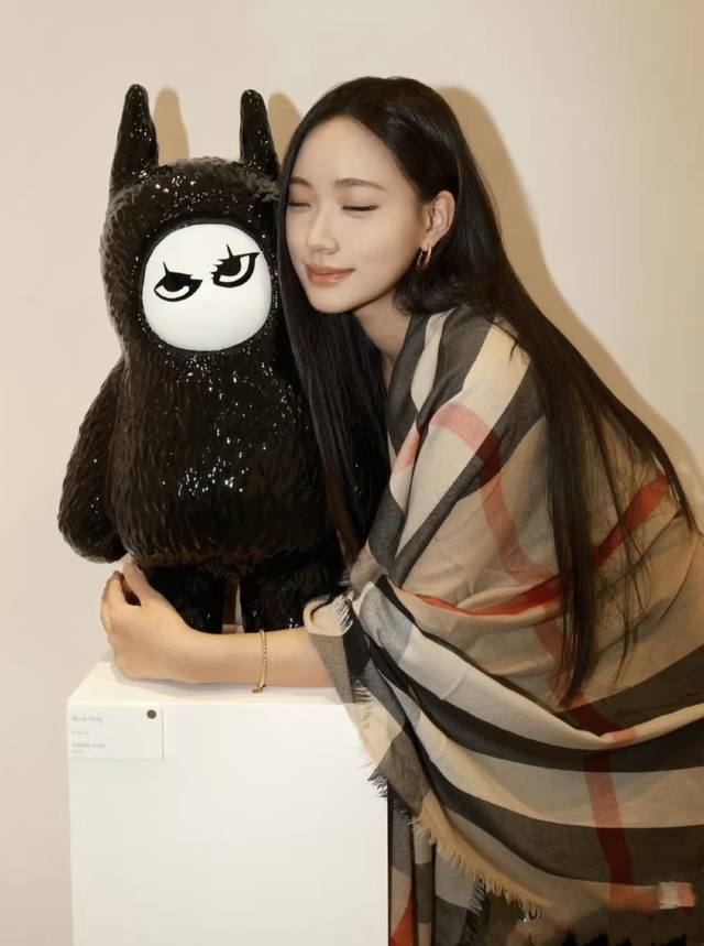 同步官网，巴宝莉 时尚的情怀。日常时髦实用款 Burberry新款，真的无敌时髦百搭！！独有的格调，这才是大牌最迷人的地方！时时刻刻都具有存在感，彻底征服！尤能