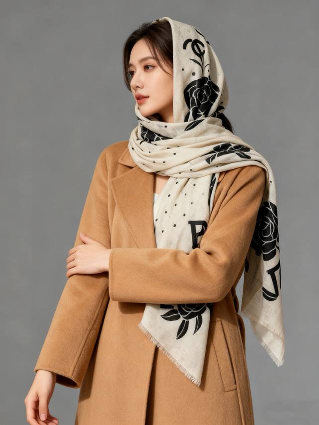 羊绒新款 新小香 山茶花长围巾 ~超级抬气色！高级女人味！羊绒围巾也能这么美！！！这款双面花卉羊绒围巾真的好高级！香奶奶家招牌的花卉花色搭配服饰很显品味！！招牌