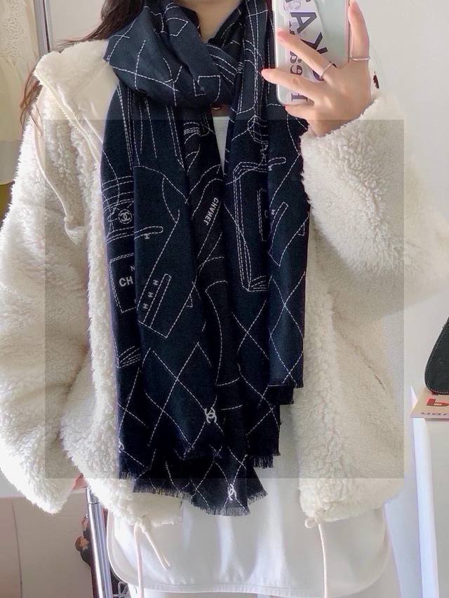 上新羊绒披肩长巾！强烈推荐价格P超美！实物更美羊绒面料！纹理清晰、细腻可见 每一个套色、每一个笔触，都是用心去勾画。这是一款以线条为主的风格， 都是以工笔素描的