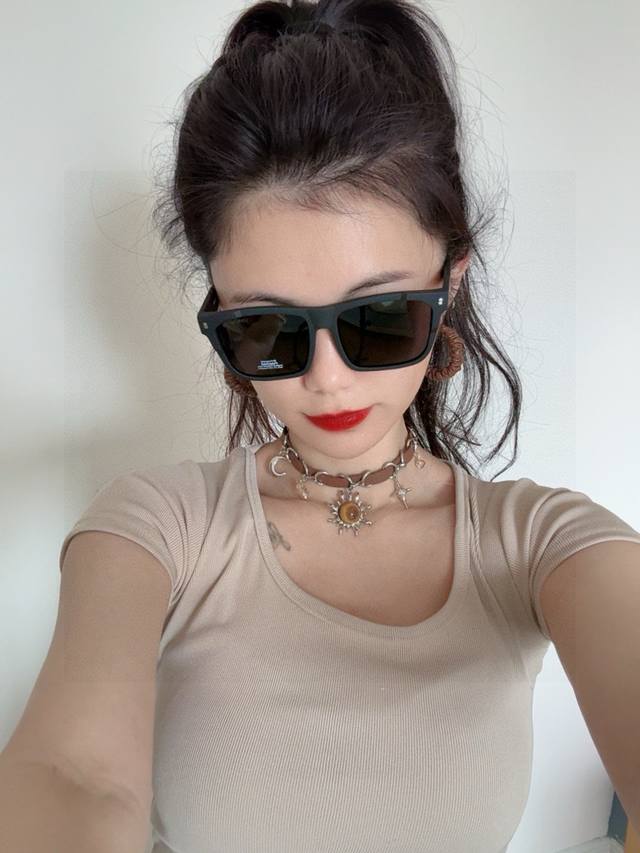 Lv 2025年开春新款 潮流爆款 时尚方框太阳镜 高品质 佩戴舒适 网红潮款墨镜 型号L8510