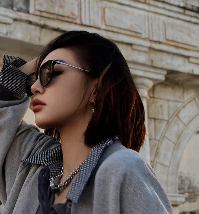 Tomford 汤姆福特 爆款来袭！经典火爆作品 重磅出击 ！超经典偏光眼镜，时刻展现时尚大牌风范！我心动，我选择！绝对意想不到的惊喜！型号：Tf1901