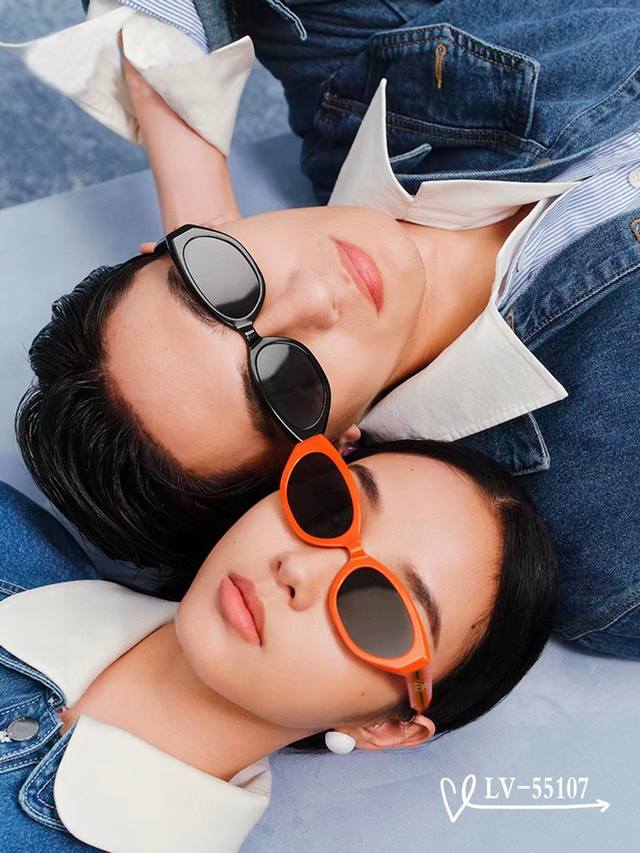 意大利谬谬-Miumiu . 宝丽来树脂偏光镜片 . Tr90镜架轻便佩戴舒适 . Size：63-16-147， . 新款太阳镜减轻强光负担，遮挡有害光线防辐