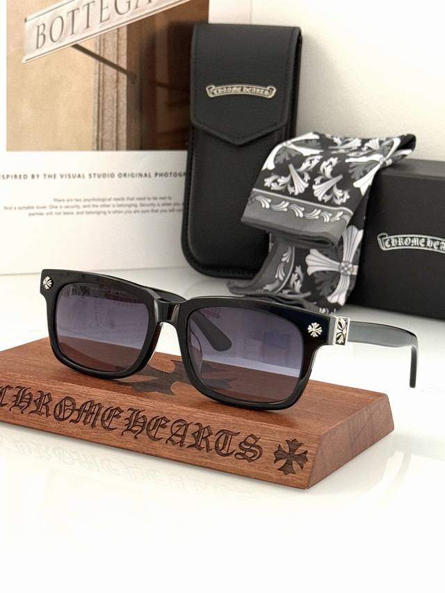 专柜同步！搭配蔡司镜片原版复刻精品 简约大方的设计又不失细节精美Logo点缀 极力推荐！Vagilante Size：55-20-150