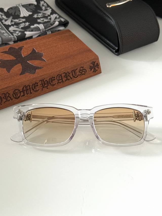 专柜同步！搭配蔡司镜片原版复刻精品 简约大方的设计又不失细节精美Logo点缀 极力推荐！Vagilante Size：55-20-150