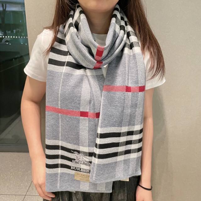 爆款上新 情侣款B家 经典战马 独家牛货 奢华尽在尺寸之间，高端品质具有超高羊绒品质才会被此品牌青睐这种精品是市场上及其少见的围巾针织，真是超级高端货只有这种大