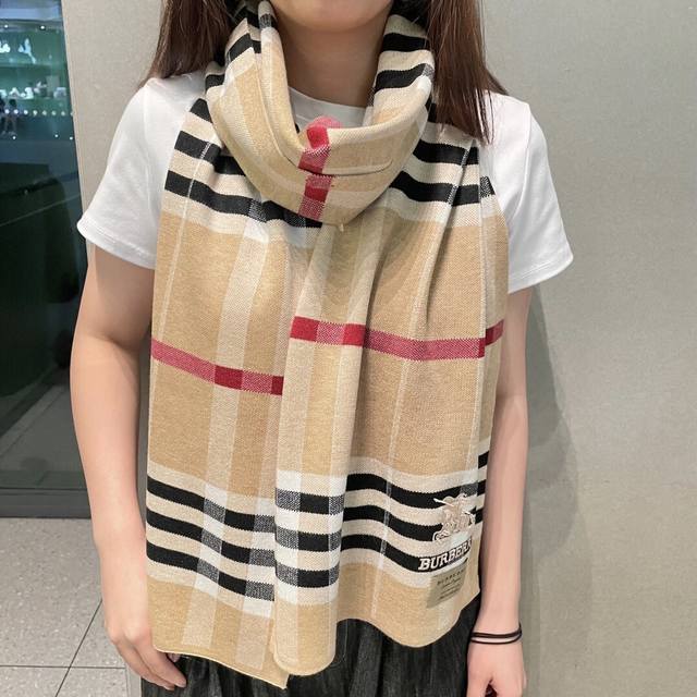 爆款上新 情侣款B家 经典战马 独家牛货 奢华尽在尺寸之间，高端品质具有超高羊绒品质才会被此品牌青睐这种精品是市场上及其少见的围巾针织，真是超级高端货只有这种大