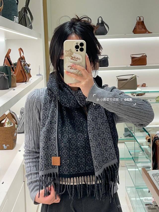 男士福利顶级原单中性款罗意威很幸運拿到這個品牌的東西，真的不多見，很少在國內做訂單，款式真的少的可怜羅意威作為西班牙的頂尖奢侈品牌，秉承傳統，技藝，熱誠，散髮獨