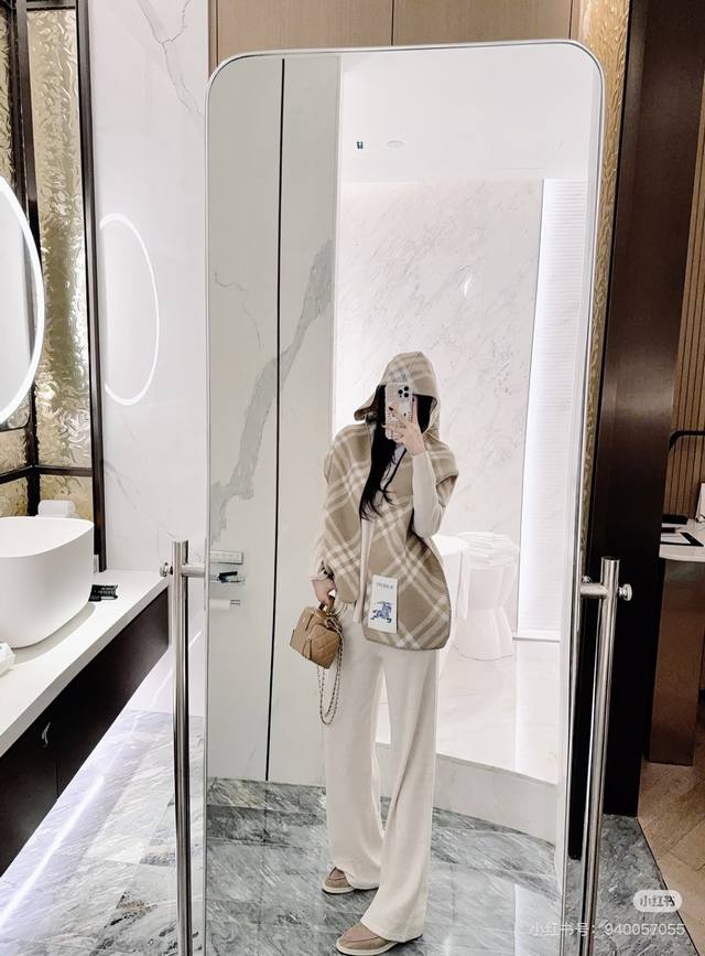 高品质出货 好卖冬天的尾巴黑马围巾全智贤同款巴宝莉格纹帽子羔毛围巾上架秒空！100%羊绒 ！ 尺寸：30Cm*180Cm