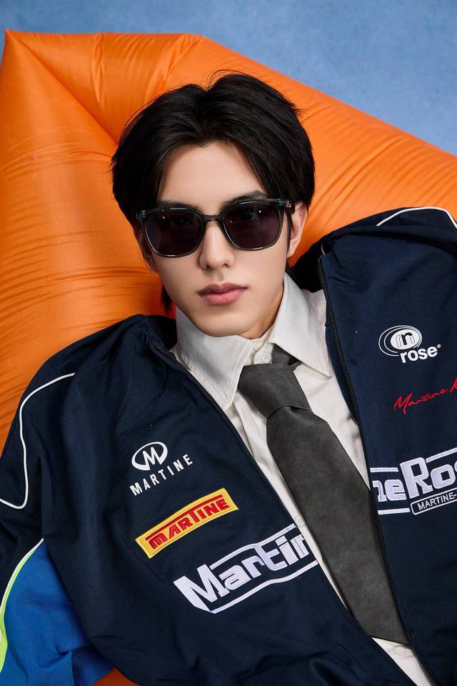 Gucci 2025开春新款 潮流爆款 时尚方框偏光太阳镜 高品质 佩戴舒适 网红潮款墨镜 女士高清尼龙偏光太阳镜 高品质Tr镜框 型号：G57712