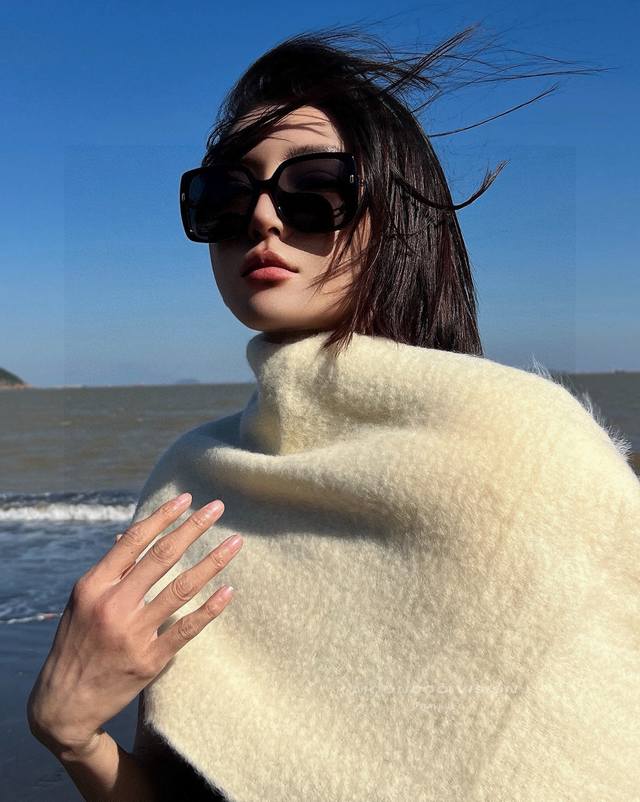 Dior-迪奥 2025开春新款 潮流爆款 时尚方框偏光太阳镜 高品质 佩戴舒适 网红潮款墨镜 女士高清偏光太阳镜 高品质Tr镜框 型号：Cd7906