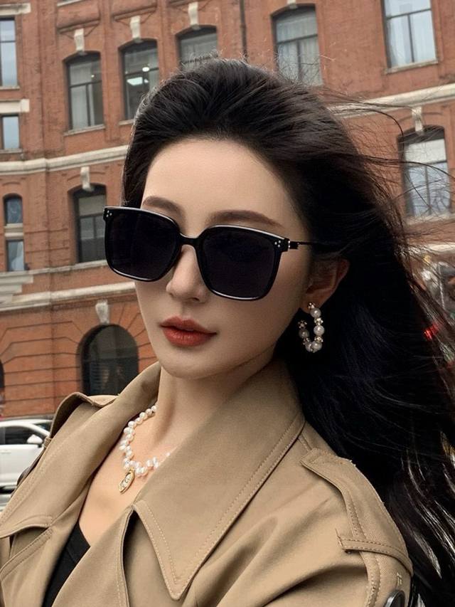 Gucci 2025开春新款 潮流爆款 时尚方框偏光太阳镜 高品质 佩戴舒适 网红潮款墨镜 女士高清尼龙偏光太阳镜 高品质Tr镜框 型号：G7108