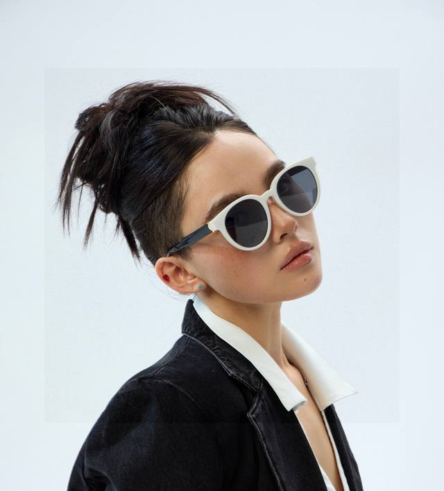 新款 时尚百搭 超显脸小 佩戴舒适品牌:Ysl 圣罗兰 材质: 加厚偏光镜片型号：47721