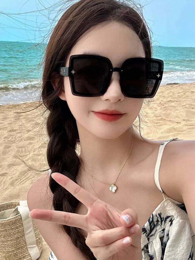 Lv 太阳镜潮品官网模特同款 四叶草精致个性设计简约时尚 高品质值得拥有绝对潮爆整个夏季 新款L1610