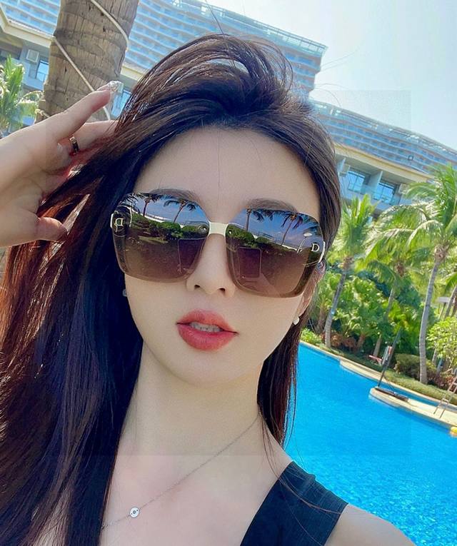 Dior 迪奥偏光太阳镜 时尚造型 开车驾驶镜时尚墨镜世界顶级奢华品牌，品质保证！经典款, 明星热爱有史以来最畅销的品牌眼镜！ 适合各种脸型