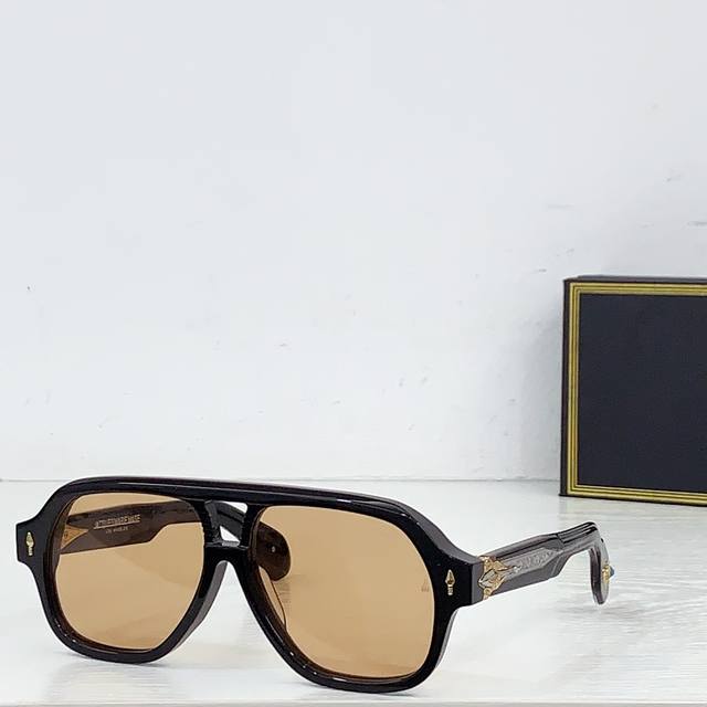 Jacques Marie Mage绿松石“野马”浮雕系列 原版复刻 日本手工眼镜 镜框採用厚金属打造出復古的镜框作品，而鏡面正面，卻保留著纖幼線條，盡顯職人功