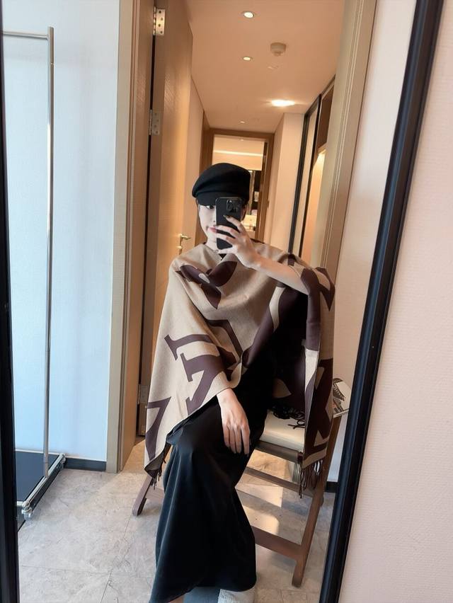 爆款上新 情侣款Lv 独家牛货 奢华尽在尺寸之间，高端品质具有超高羊绒品质才会被此品牌青睐这种精品是市场上及其少见的围巾针织，真是超级高端货只有这种大品牌才会拥