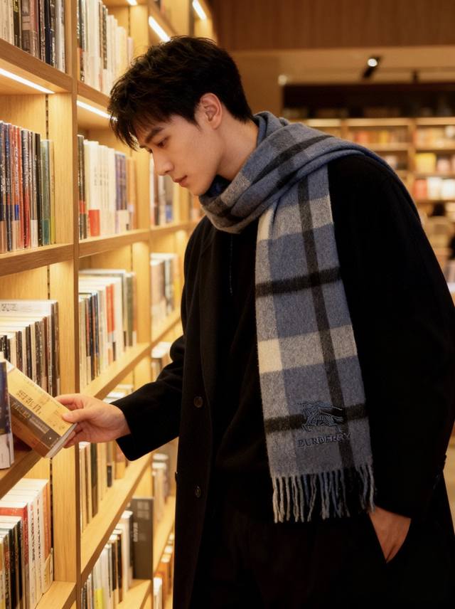 新款巴宝莉男士格子高级货 顶级出口尾单战马刺绣货不多，下手一定要快，真心美的让人非常非常心动 上身效果简直美翻了 品质非常完美 女士送男朋友的绝佳礼品尺寸：30