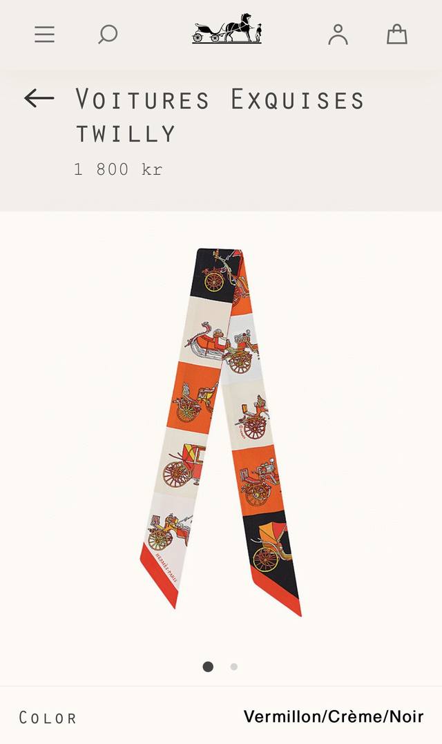 Phms2163 爱马仕 马车接龙 Twilly小丝巾 设计灵感源于“马车接龙”方巾图案。选择了二十辆马车的图样，然后将每辆马车一分为二，再随心所欲地进行混搭，