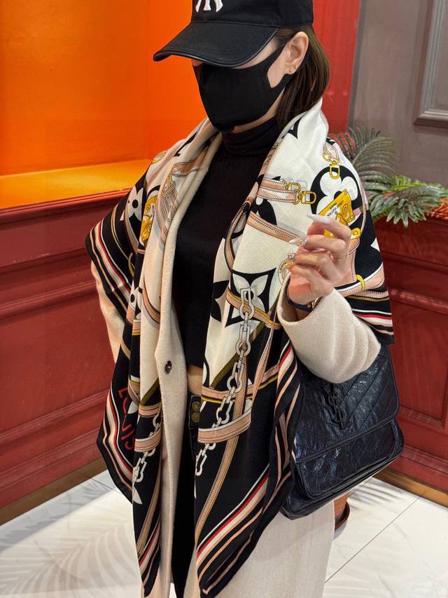 上新 Monogram Jacquard Denim 140丝绒 方巾 高定版 双面同色 有些款式他值得用最顶级的工艺去呈现 最具收藏价值丝巾款式 永远不会被淘