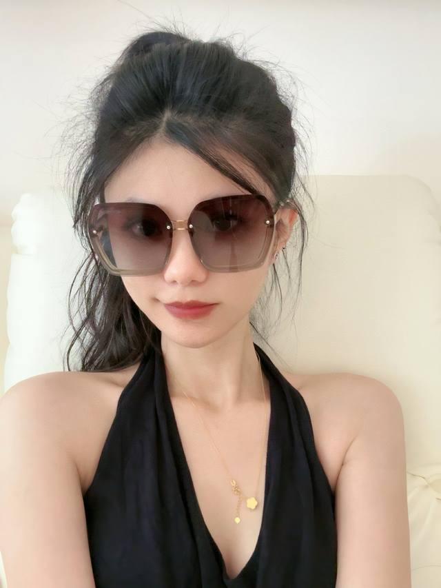 香奈儿新款偏光太阳镜潮流时尚 女士款百搭瘦脸太阳镜 高品质 开车太阳镜型号：Ch3293