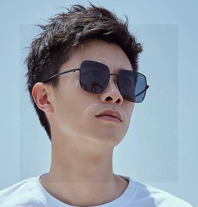 Gucci 男款炫彩飞行员偏光太阳镜 材质：高清尼龙加厚卡槽高清偏光镜片 无边框镜架颜型号：G2374