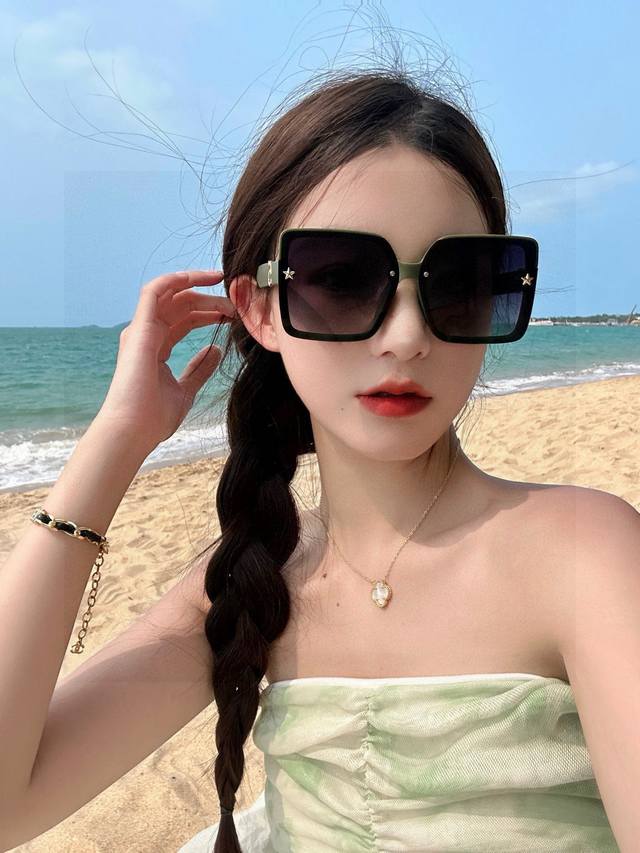 Chanel 香奈儿 2025新款潮流爆款 时尚方框太阳镜 佩戴舒适 网红潮款墨镜 女士高清加厚偏光太阳镜 高品质Tr镜框 型号Ch9519