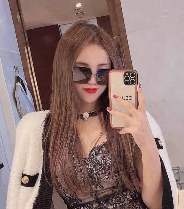 Dior-迪奥 2025开春新款 潮流爆款 时尚方框太阳镜 高品质 佩戴舒适 网红潮款墨镜 型号：D9681