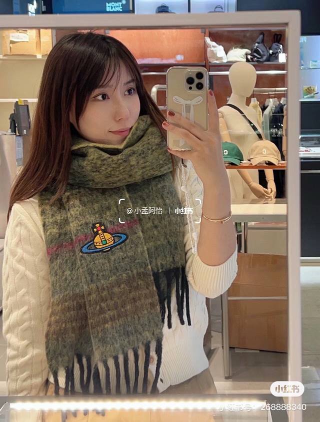 高品质到货 经典大土星马海毛围巾 Vivienne Westwood西太后土星 英国时装设计师，时装的朋克之母！时尚潮流风格，品质强大，超美的设计！简约大气刺绣