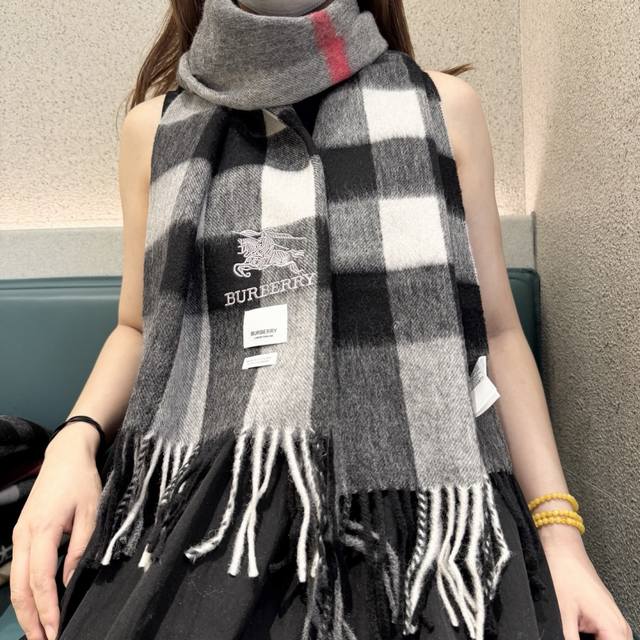 爆款上新 情侣款B家 经典战马 独家牛货 奢华尽在尺寸之间，高端品质具有超高羊绒品质才会被此品牌青睐这种精品是市场上及其少见的围巾针织，真是超级高端货只有这种大