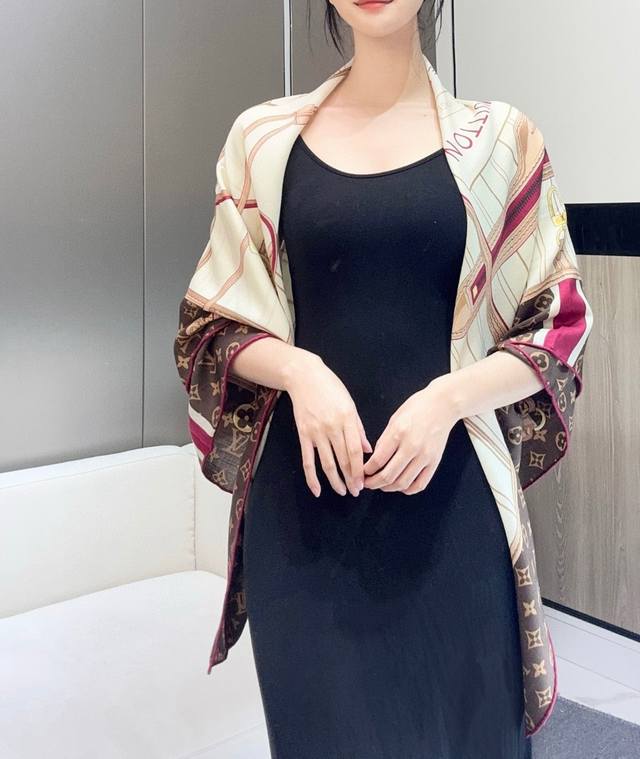 Louis Vuitton 90 手感柔软绝对独一无二金字塔尖的数码印花， My Neverfull 丝绒大方巾回溯 Neverfull 手袋的考究格调，向品牌