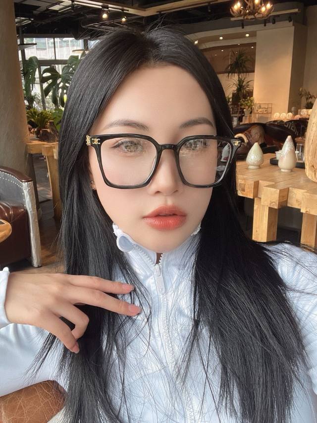 Celine 赛琳 小红书爆款 徽标巧妙的金属装饰 简单的框型 随手一戴 尽显潮流高贵与奢华 6色