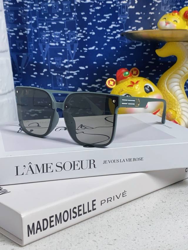 Dior迪奥 2025新款墨镜女潮高级感方形大框韩版网红眼镜圆脸显瘦防紫外线太阳镜女款