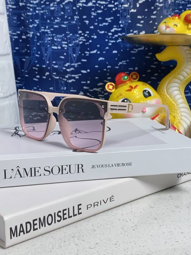 Dior迪奥 2025新款墨镜女潮高级感方形大框韩版网红眼镜圆脸显瘦防紫外线太阳镜女款