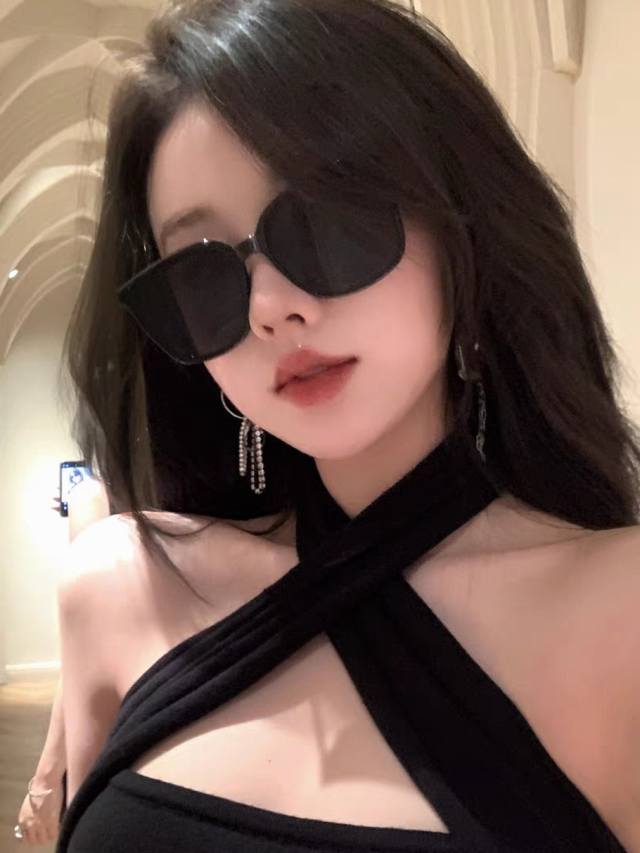 Gentle Moster Gm 2025新款高级感凹造型方形大框太阳镜男时尚大脸防紫外线 型号：Mondo