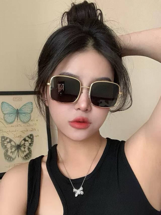 Maybach迈巴赫年度最牛硬货 官网经典蛤蟆款 极力推荐款选用定制进口板料双色拼腿 采用K金真空电镀金灿灿五金配件，一流工艺，真正的奢侈品中的极品，质感显得更