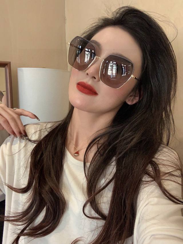 Gucci 2025官方新款 众多明星同款 新款大框偏光墨镜 宝丽来超清加厚太阳镜型号：G2311