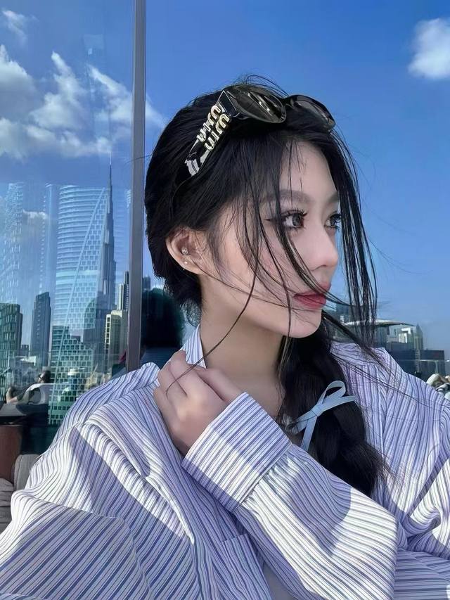 Miumi* 缪*缪新款太阳镜，Mod:Smu 11W，Size:54-21-135 原单高品质