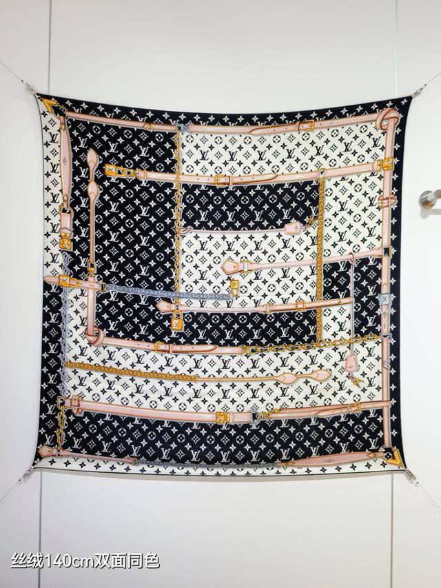 Rlv2543 双面同色 140X140Cm 70%羊绒30%真丝 Lv Monogram Confidential