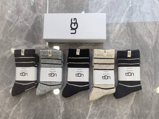 特 配包装 Ugg 新款羊绒中长款堆堆袜袜子！一盒五双， 专柜同步筒款袜子，大牌出街，潮人必备超好搭