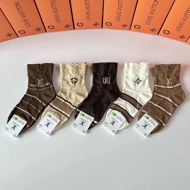 特 配专柜包装 Lv 路易威登 新款中长筒袜堆堆袜袜子！一盒五双，专柜同步筒袜袜子，大牌出街，潮人必备超好搭