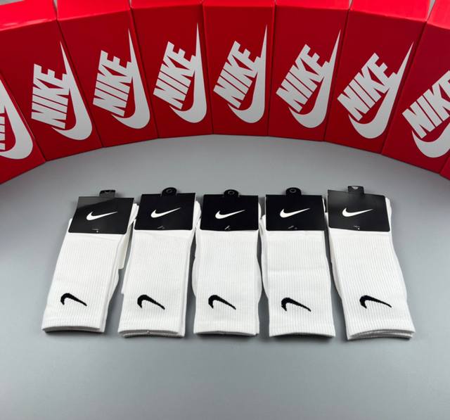 特 配包装 Nike 耐克 新款经典中长款堆堆袜袜子！一盒五双， 专柜同步筒袜袜子，大牌出街，潮人必备超好搭。